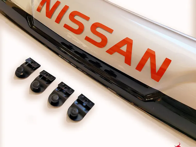 Deflector Capot Bicolor Con Logo Nissan Np300  2016 - 2020 3