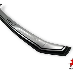 Deflector De Capot Bicolor Con Logo  Toyota Hilux  2006-2011