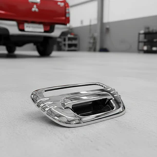 Bisel Cromado Manilla Portalon Mitsubishi L200 2007-2015