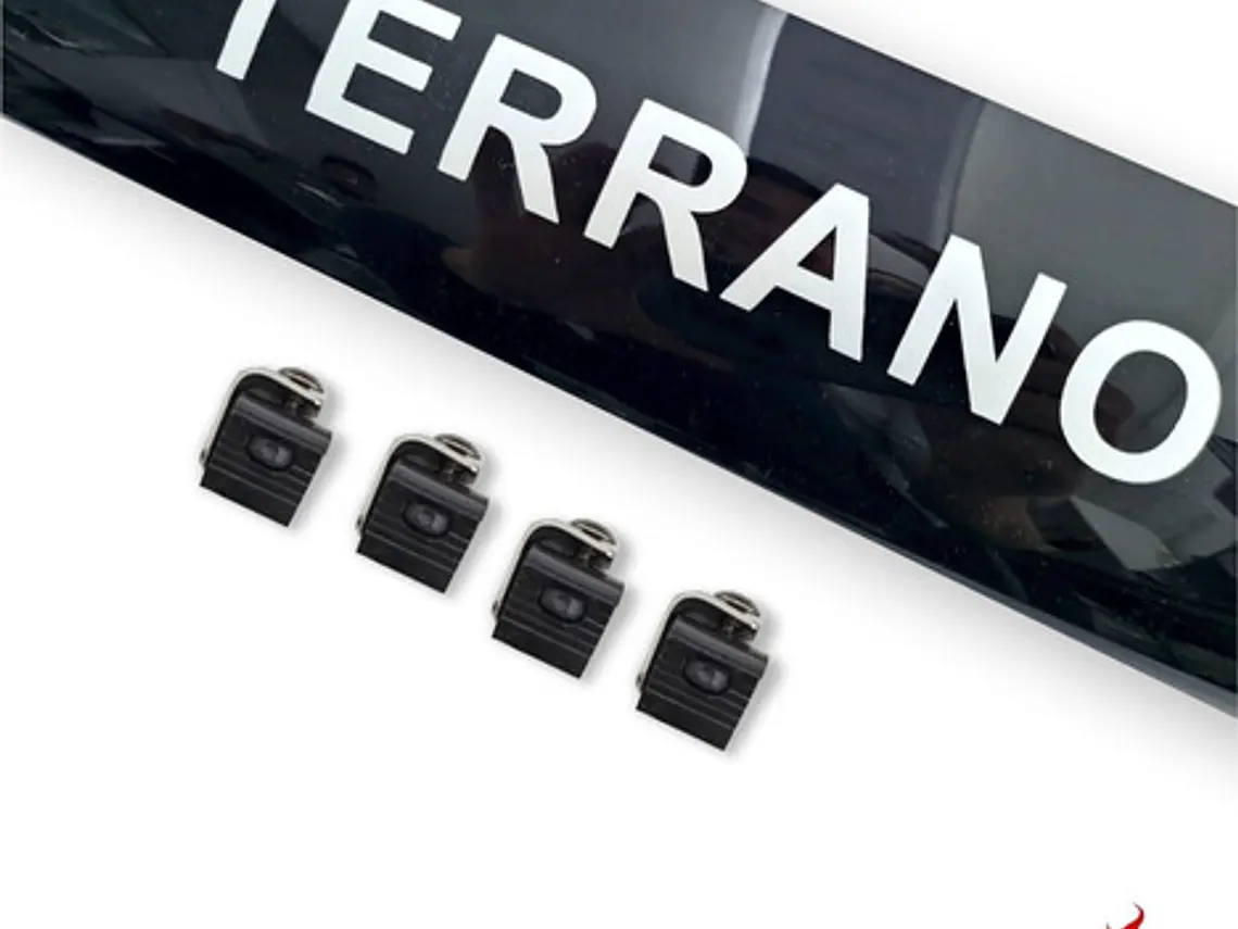 Deflector De Capot Negro Con Logo Nissan Terrano 2007 - 2014 3
