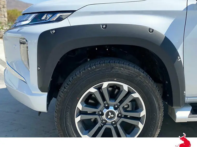 Extensiones Tapabarro Militar  Mitsubishi New L200 5