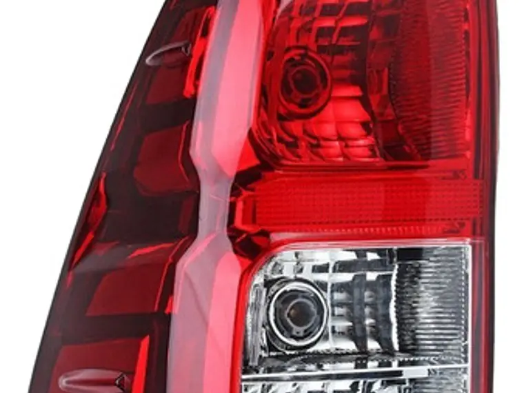 Foco Trasero Izquierdo Toyota Hilux Revo 2016 - 2020 1