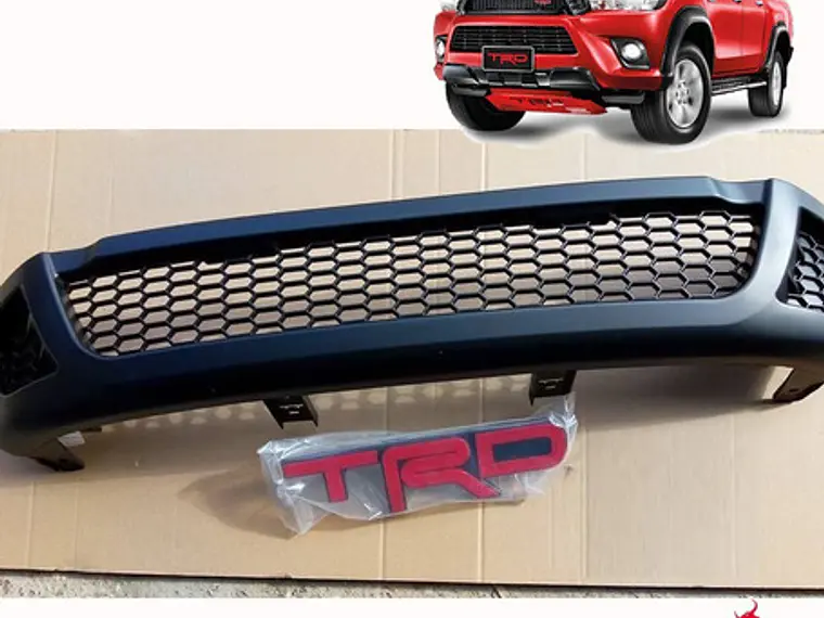 Mascara Rejilla Logo Trd Toyota  Hilux Revo 2016  - 2020 3