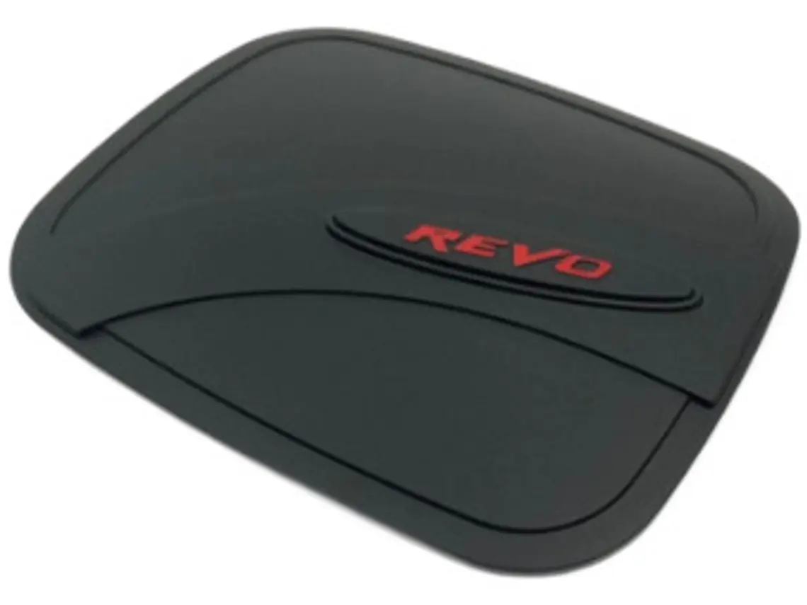 Cubre Tapa Estanque Negro Toyota Hilux Revo 2016 - 2022 2
