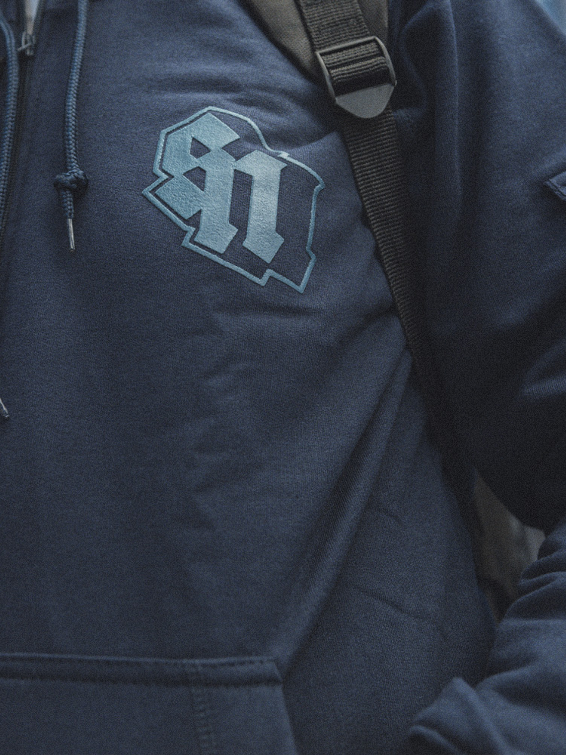 CANGURO AZUL MARINO SELVA NEGRA 3