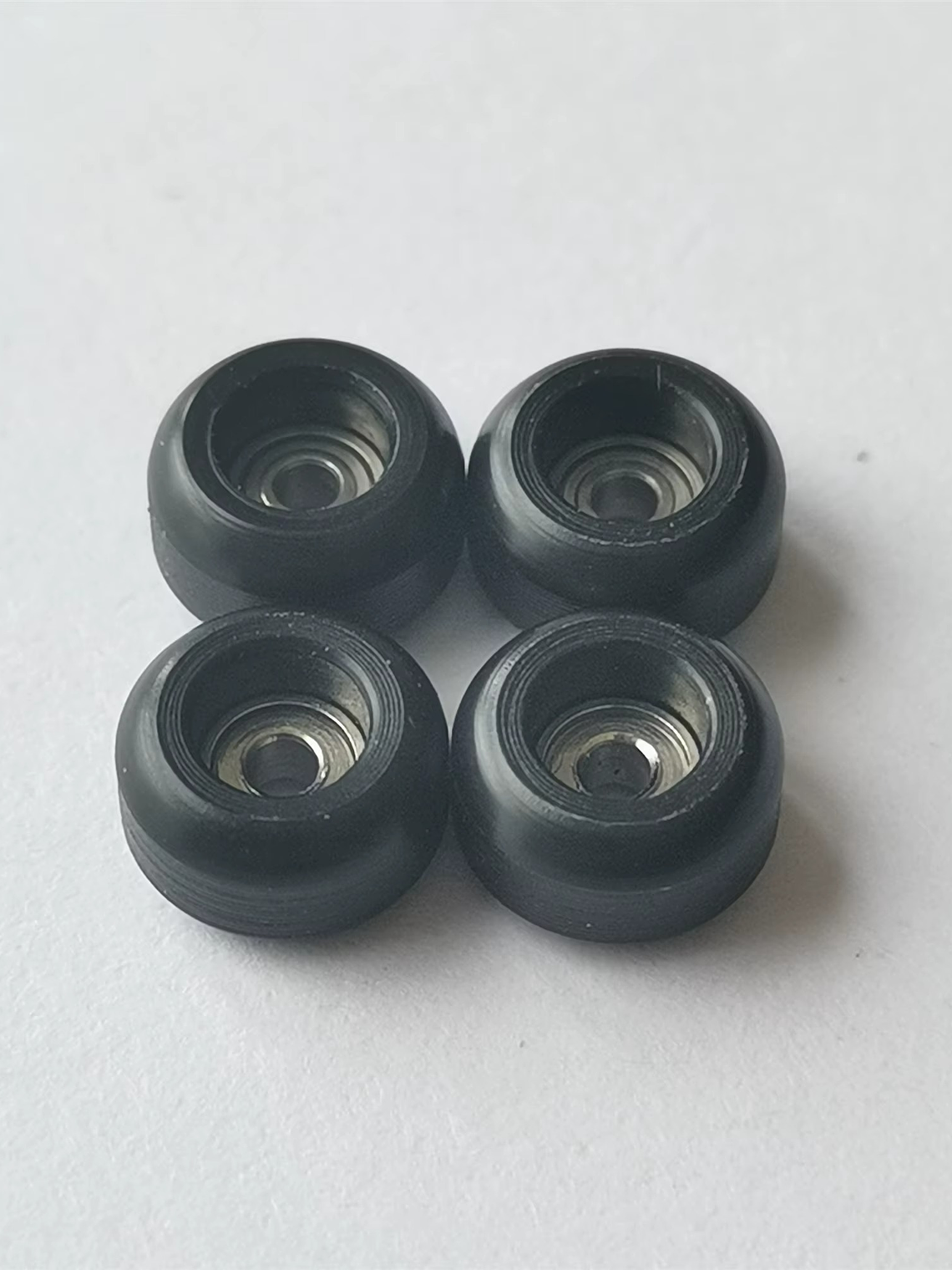 Rueda con rodamiento profesionales para fingerboard black 1