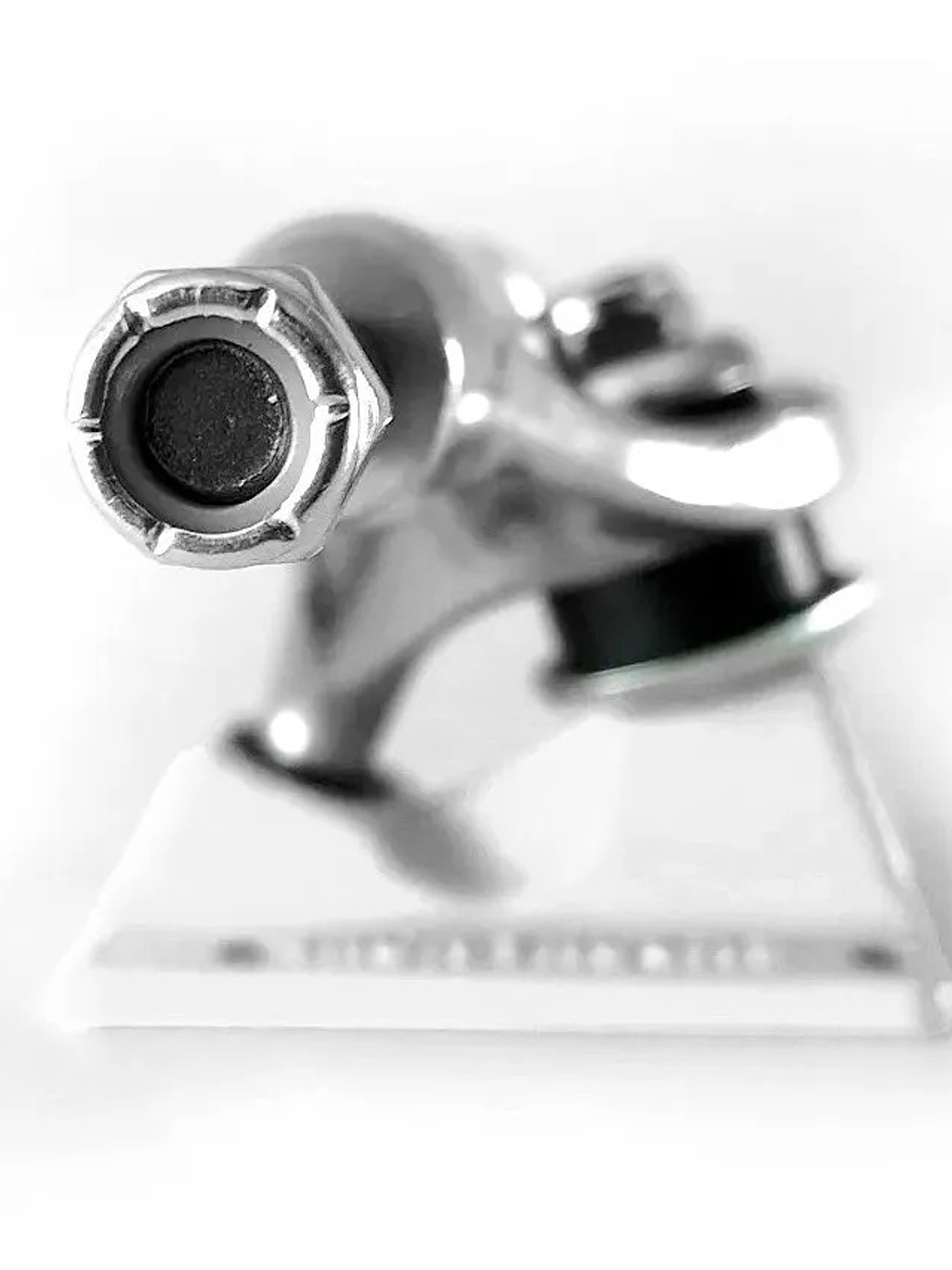 Iron - Trucks - White - 149mm 2