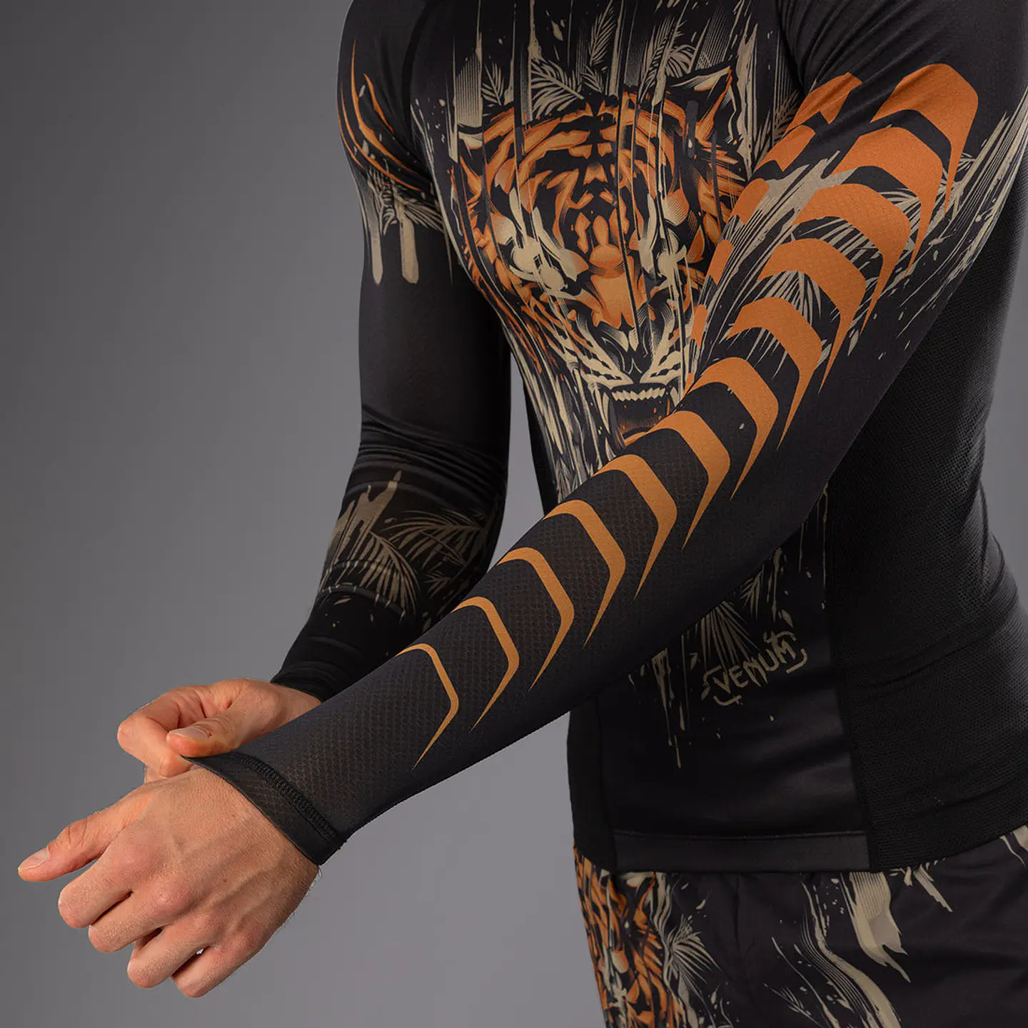 Venum Tiger Rashguard Long Sleeve 4