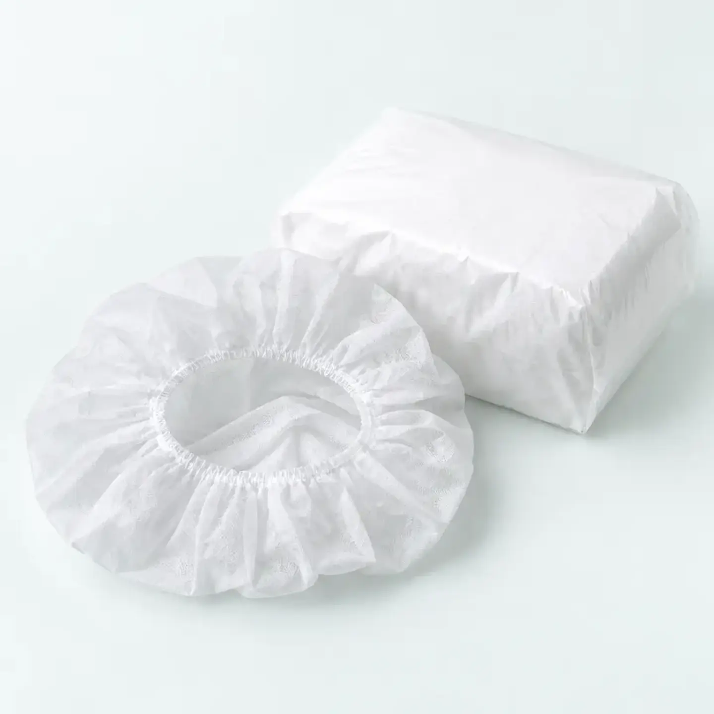 Cofia desechable plisada, blanca — paquete 100 unidades 1
