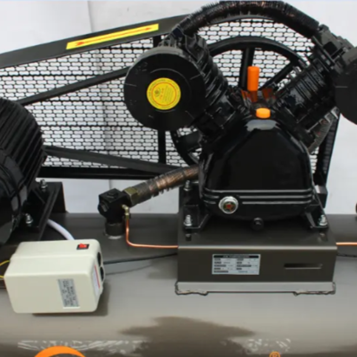 Compresor Lehua 5.5HP 300Lts  Trifásico  2