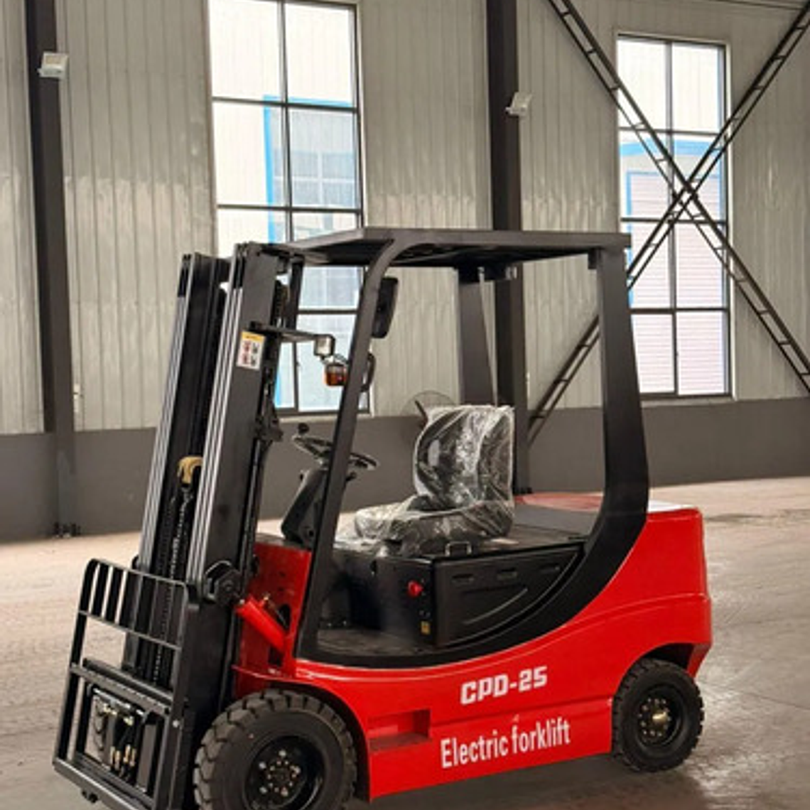 Grua Horquilla Electrica 3.0 Ton Cpd30e Mástil Triple 4.5mt 4