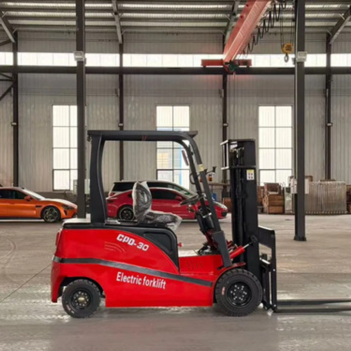 Grua Horquilla Electrica 3.0 Ton Cpd30e Mástil Triple 4.5mt 5