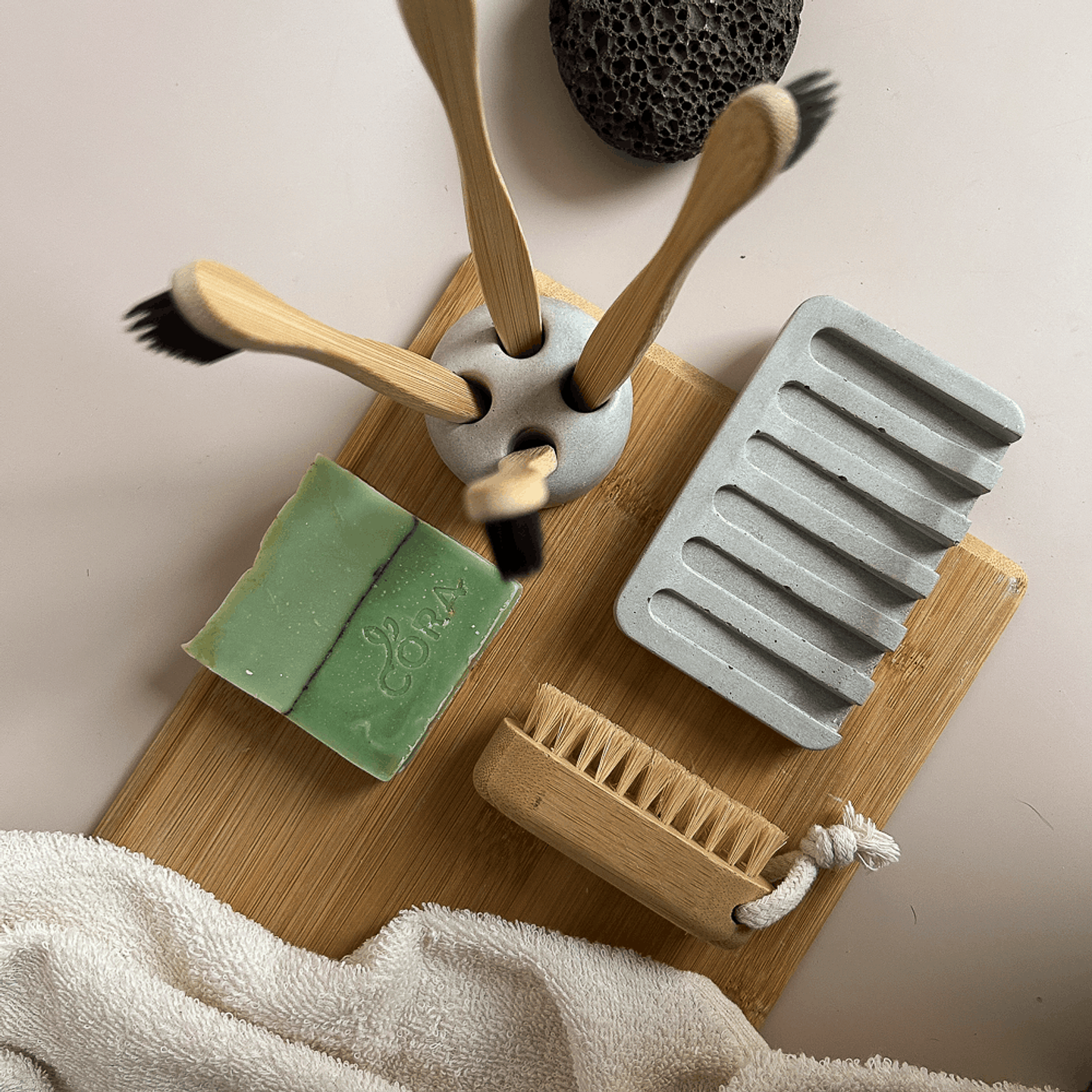 Coffret saboneteira e porta escovas Base 1