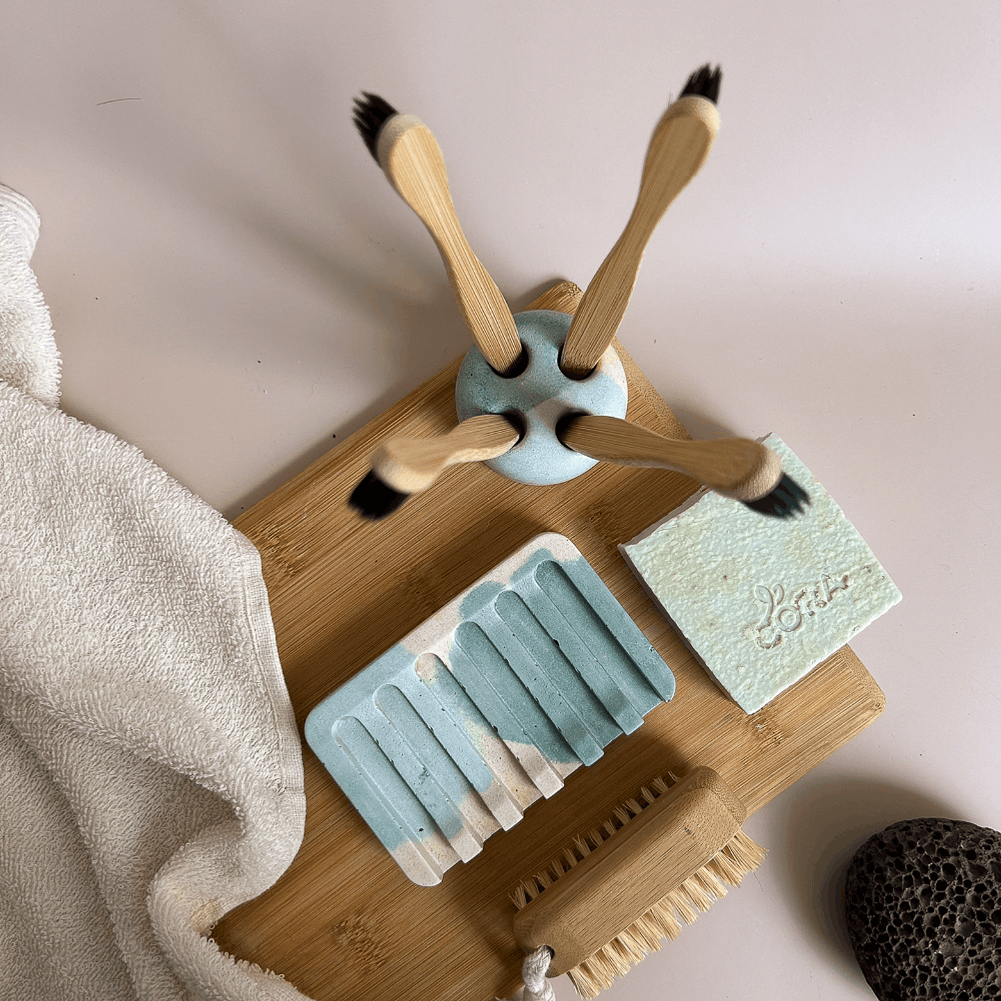 Coffret saboneteira e porta escovas Maré 1