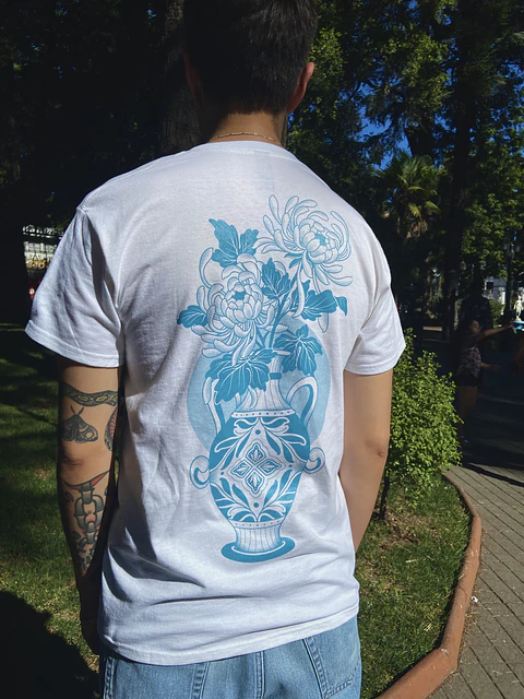 Polera JARRÓN CON CRISANTEMOS