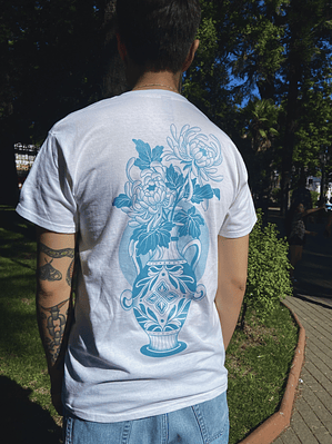 Polera JARRÓN CON CRISANTEMOS