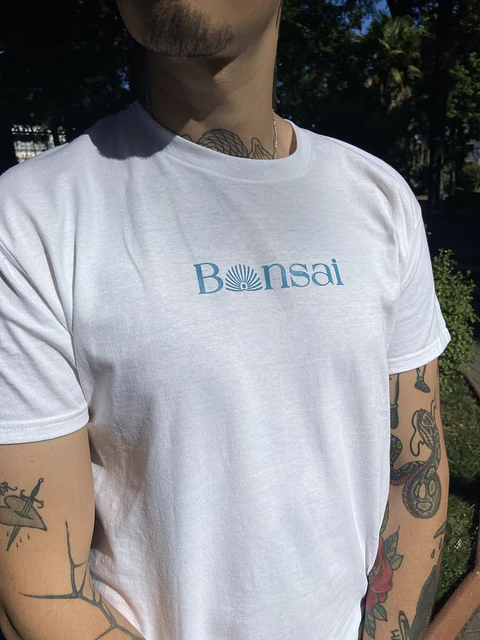 Polera JARRÓN CON CRISANTEMOS
