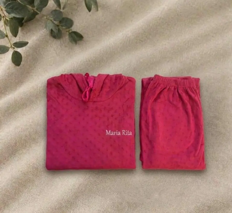 Pijama mulher com capuz 1