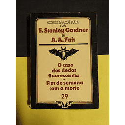 E. Stanley Gardner - O caso dos dedos fluorescentes/ Fim de semana com a morte, 29