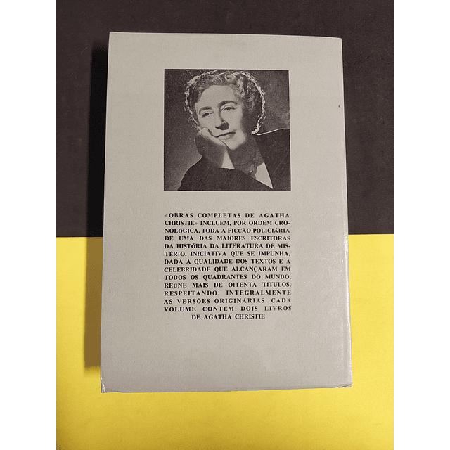 Agatha Christie - Poirot desvenda o passado/ O enigma das cartas anónimas, 21 