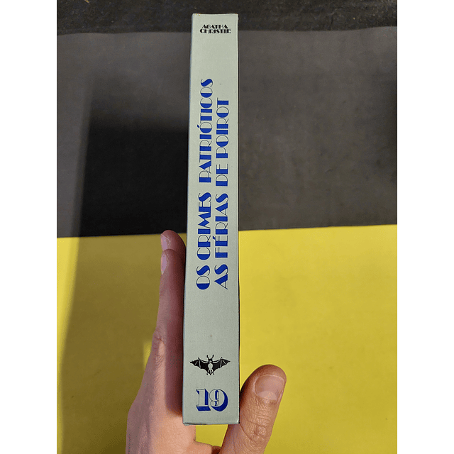 Agatha Christie - Os crimes patrióticos/ As férias de Poirot, 19