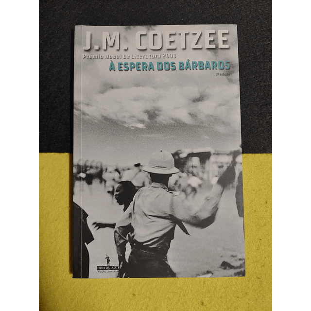 J. M. Coetzee - À espera dos bárbaros