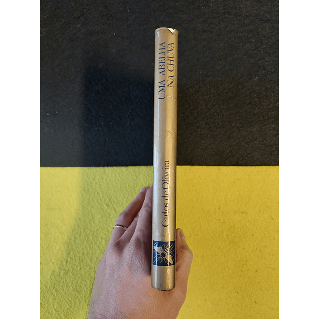 Carlos de Oliveira - Uma abelha na chuva