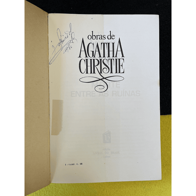 Agatha Christie - Morte entre as ruínas/ O natal de Poirot. 16