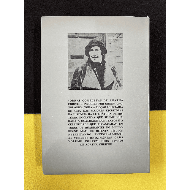 Agatha Christie - Morte entre as ruínas/ O natal de Poirot. 16
