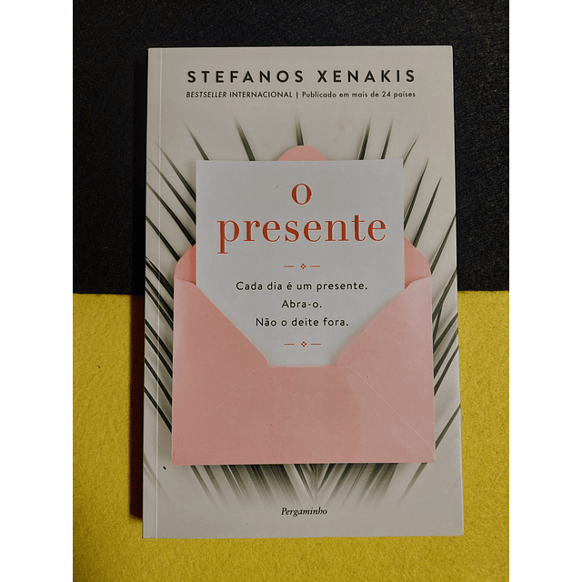 Stefanos Xenakis - O presente: Cada dia é um presente. Abra-o. Não o deite fora.