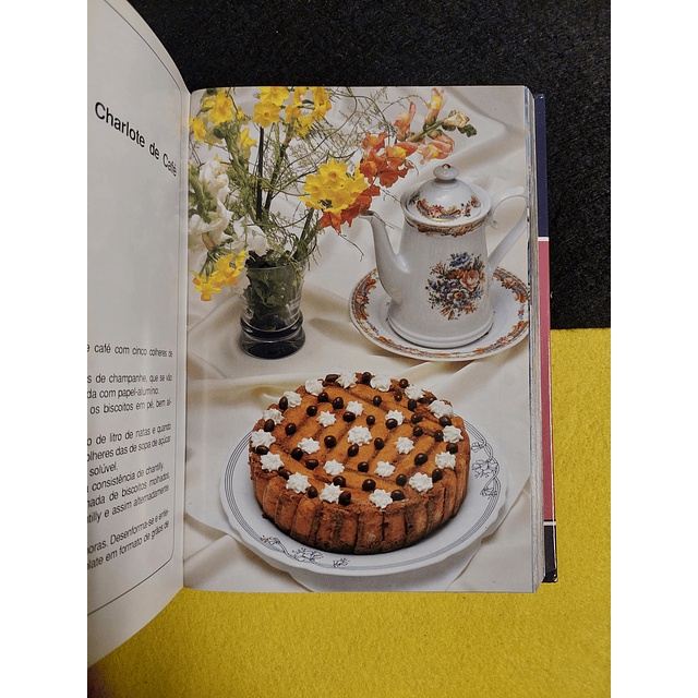 Délia Brandão - O livro de ouro da doçaria tradicional