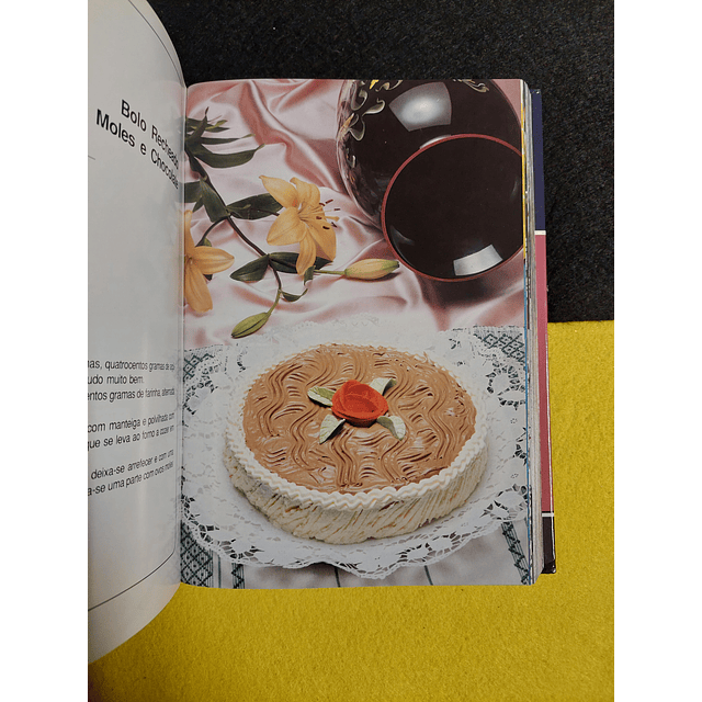 Délia Brandão - O livro de ouro da doçaria tradicional