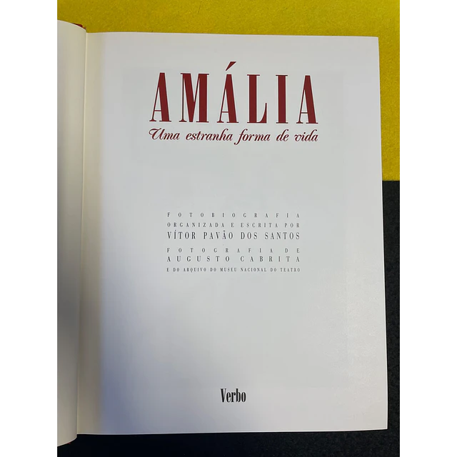 Vitor Pavão dos Santos - Amália: Uma Estranha Forma de Vida