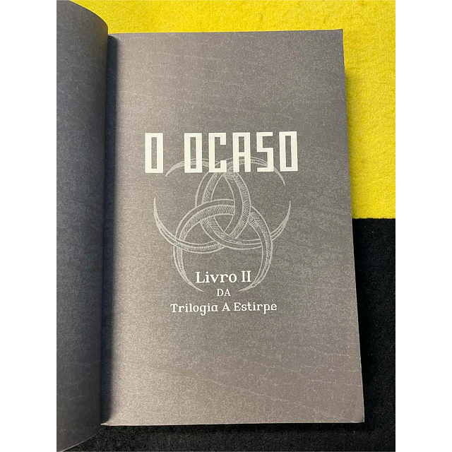 Guilhermo Del Toro, Chuck Hogan - A estirpe: O ocaso. Volume II