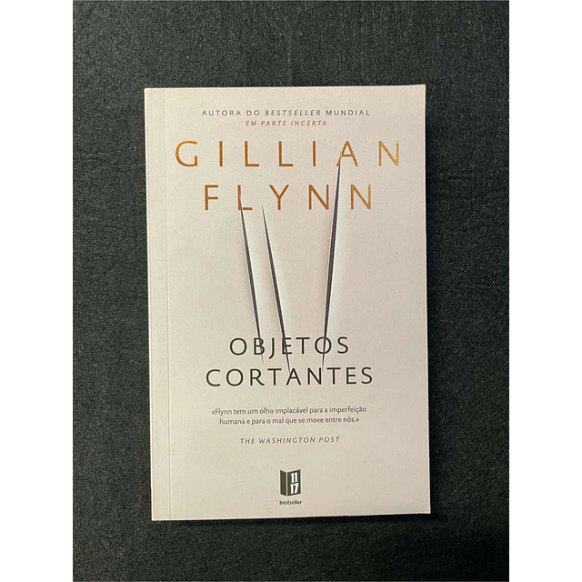 Gillian Flynn - Objetos cortantes. LIVRO DE BOLSO