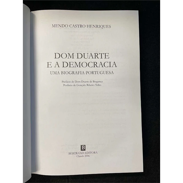 Mendo Castro Henriques - Dom Duarte e a democracia: Uma biografia portuguesa