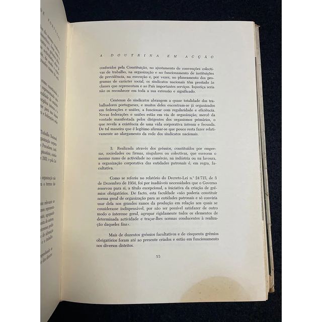 OLIVEIRA SALAZAR, ANTÓNIO - O Pensamento de Salazar: 32 anos ao serviço de Portugal. Revolução corporativa