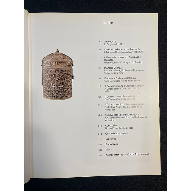 Henri Stierlin - Islão: De Bagdade a Córdova, A arquitectura primitiva do século VII ao século XII