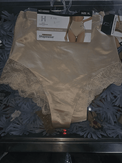 Cinta Redutora Invisível com Renda – Modelagem e Conforto