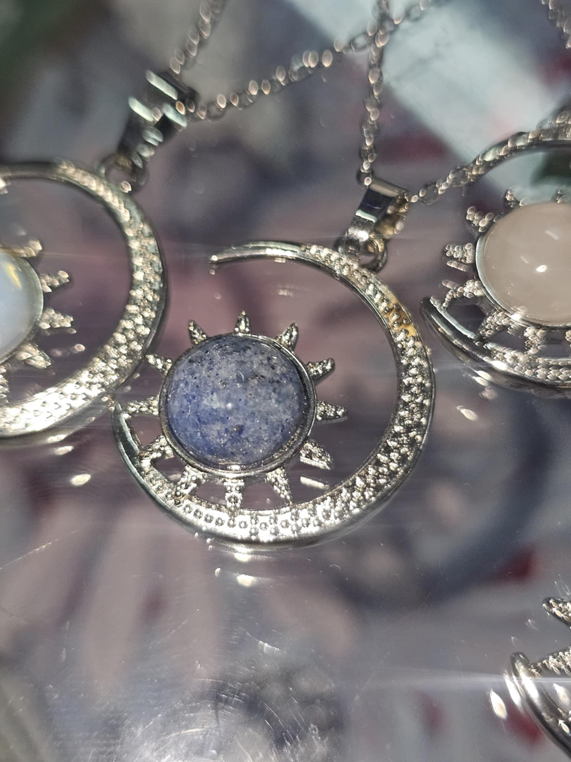 Colar Lua e Pedra Natural – Elegância e Energia Positiva 4