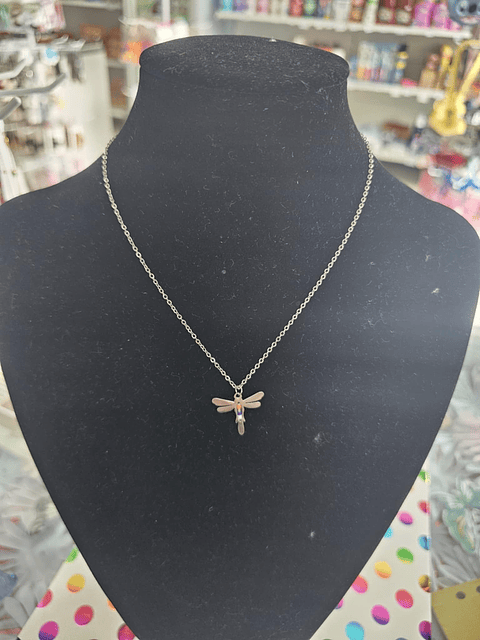 Colar Pratado com Pingente de Libélula