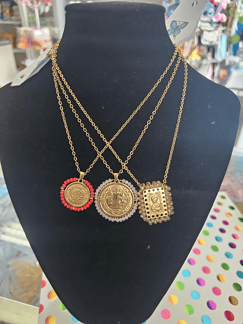 Colares Dourados Religiosos com Pedras