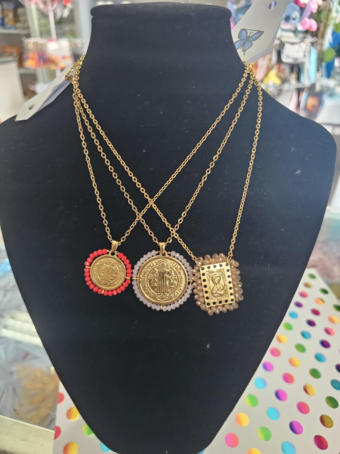 Colares Dourados Religiosos com Pedras 1