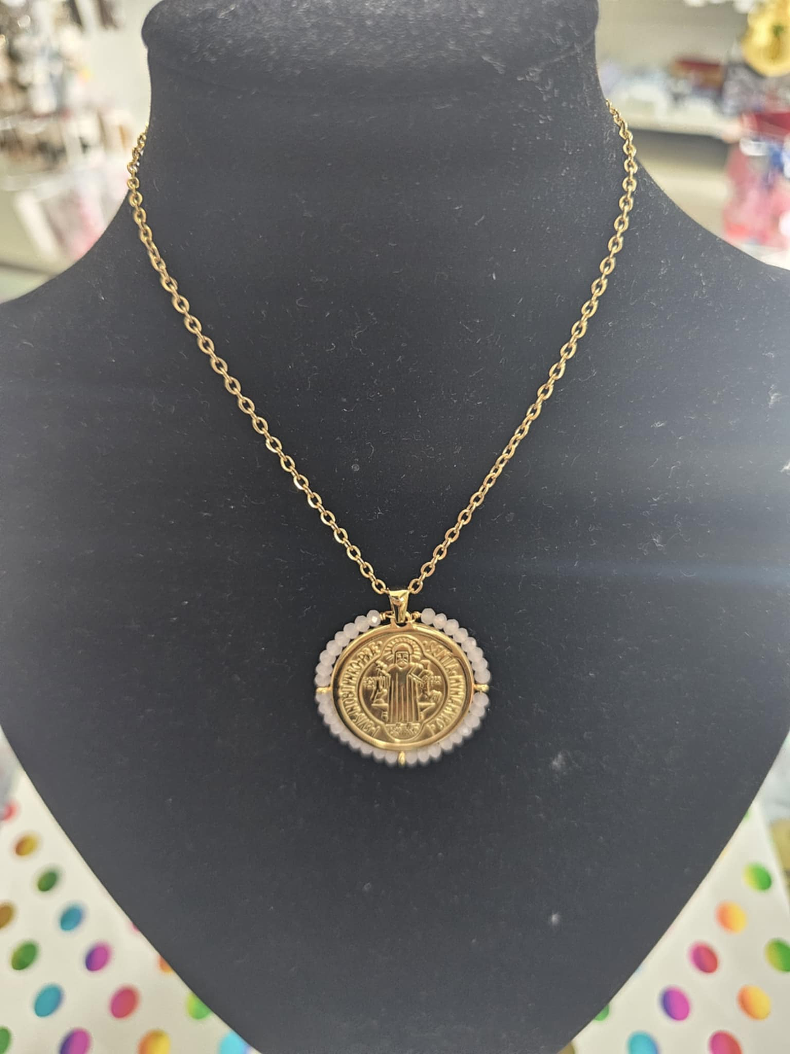 Colares Dourados Religiosos com Pedras 2