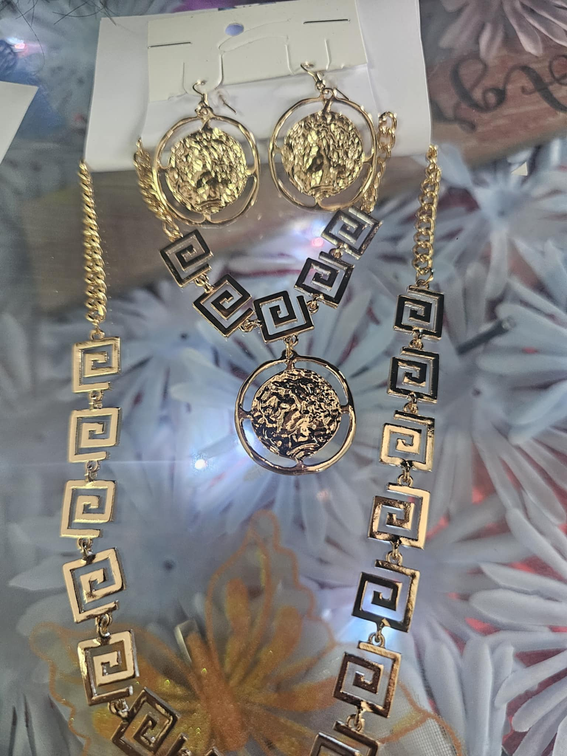 Conjunto de Colar pulseira e Brincos Medalhão Dourado 1