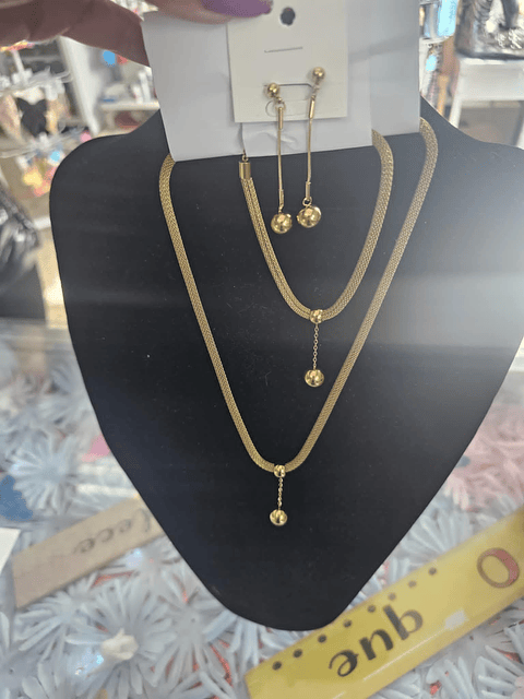 Conjunto de Colar pulseira e Brincos Dourados Minimalistas