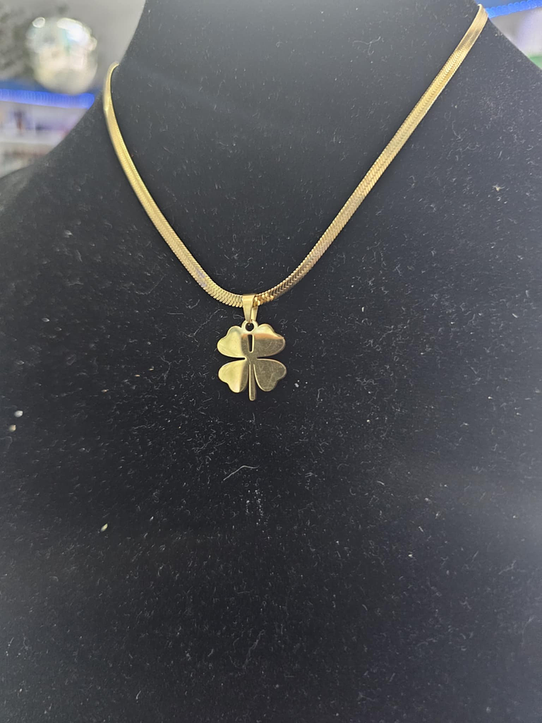 Colar em Aço Dourado com Pingente de Trevo da Sorte 2