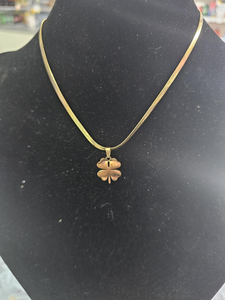 Colar em Aço Dourado com Pingente de Trevo da Sorte 3