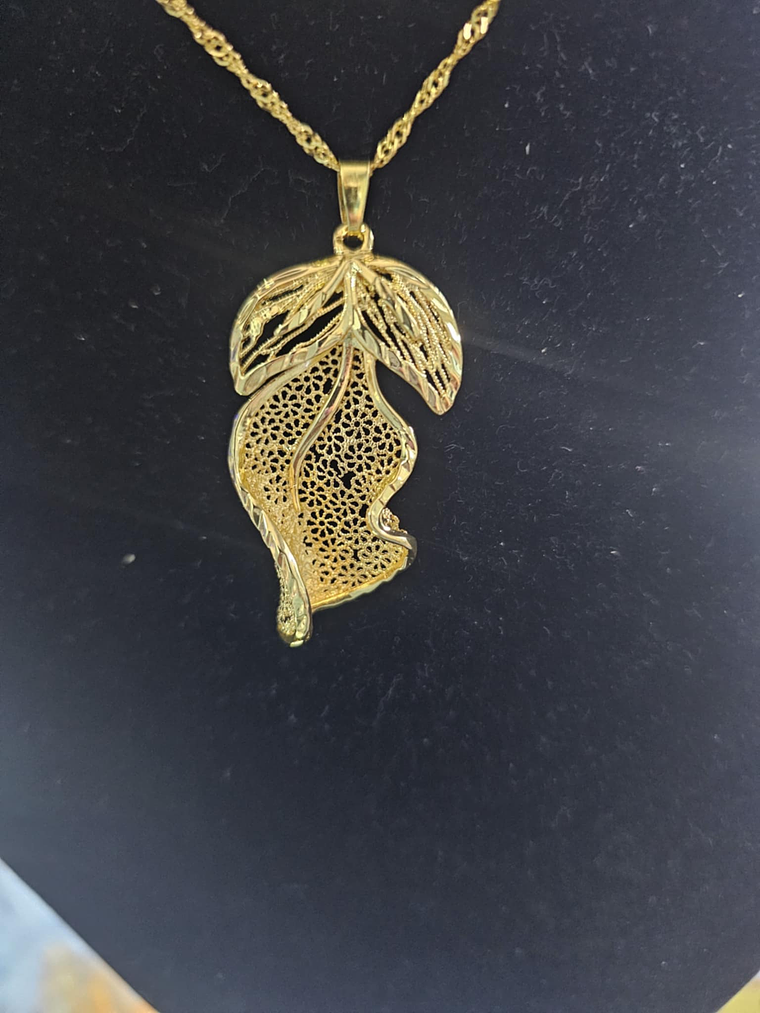  Conjunto Folha Dourada – Colar e Brincos Delicados 3