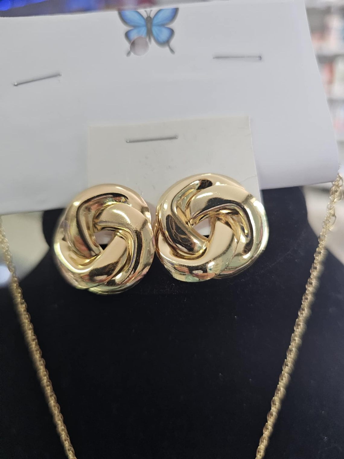 Conjunto Dourado Elegância Infinita – Colar e Brincos 3